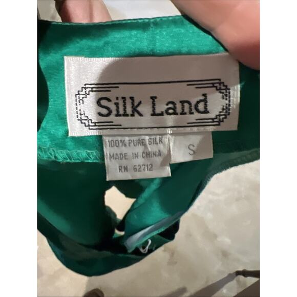 NWT Silk land 100% Silk Emerald Green Scallop Neck Tank Small - Picture 5 of 5